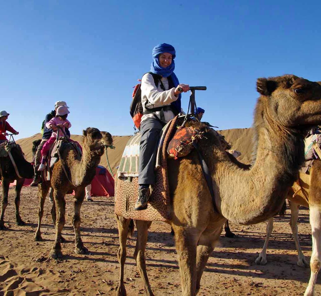 Balade à dos de dromadaire dans le désert marocain