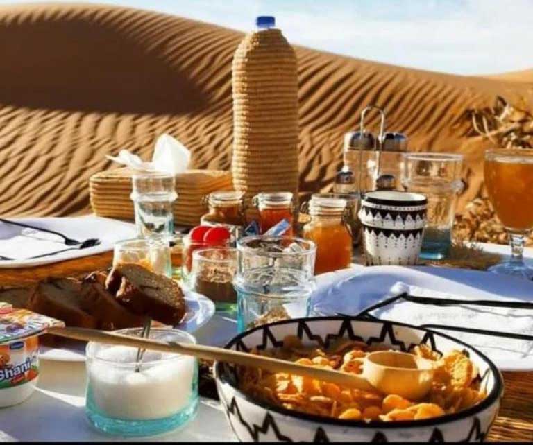 petit-déjeuner luxe désert maroc